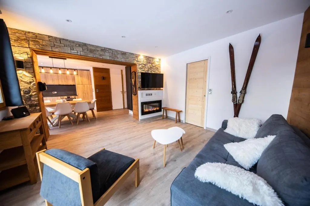 Superbe Vue, Acces Skis Aux Pieds, Tres Agreable Courchevel Apartment