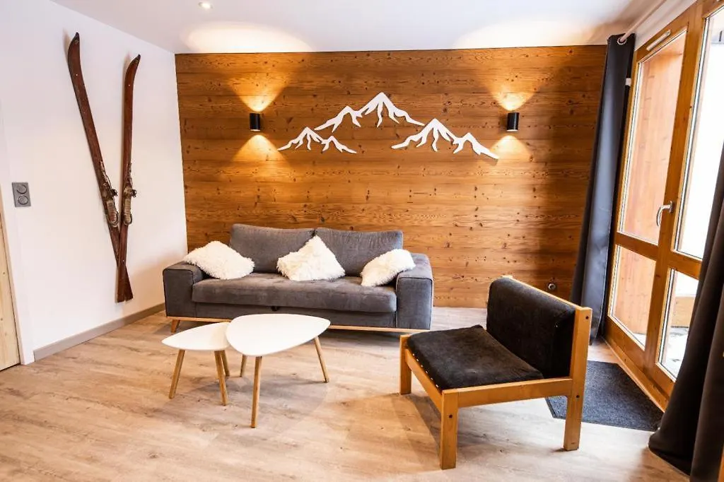 Superbe Vue, Acces Skis Aux Pieds, Tres Agreable Courchevel