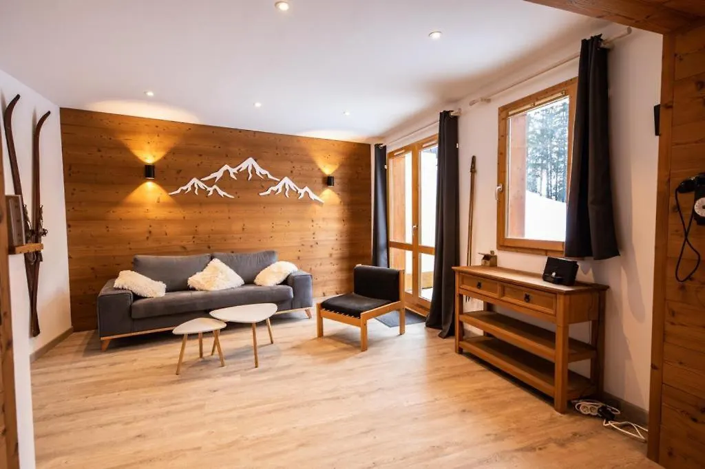 Superbe Vue, Acces Skis Aux Pieds, Tres Agreable Courchevel 0*,  France